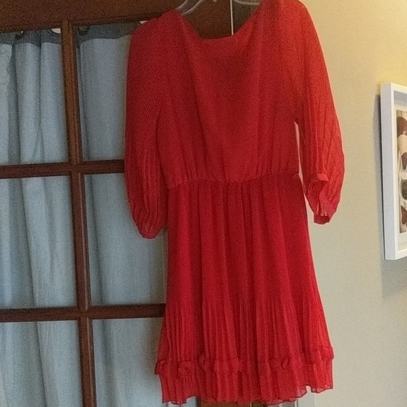 Cute red dress with pleating - Picture 4 of 4
